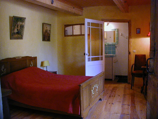 Location de chambres d'hotes et gîte originaux dans un ancien moulin à eau au pied de la montagne noire pour partager un endroit priviligié et la convivialité du pays